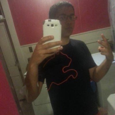 Profile Picture of Darian John Latham (@mailbudare95) on Twitter