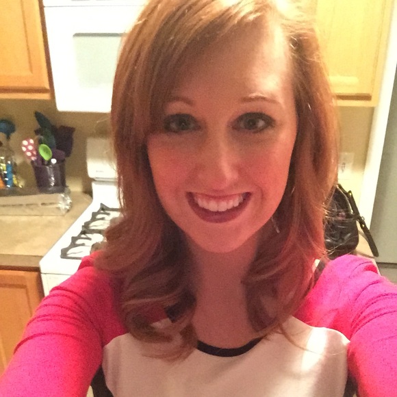 Profile Picture of Lindsay Wamhoff (@lmarie732) on Poshmark