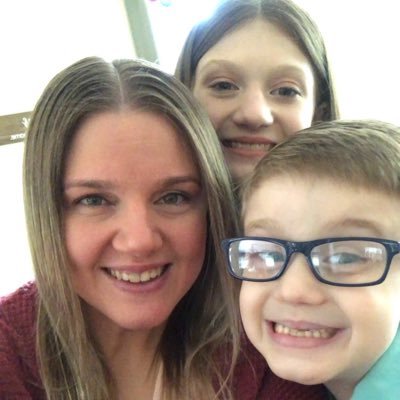 Profile Picture of Michelle Eckert Zaleski (@EckertZaleski) on Twitter