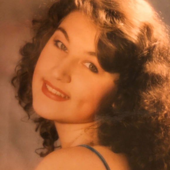 Profile Picture of Hanna Allen (@ja77377) on Poshmark