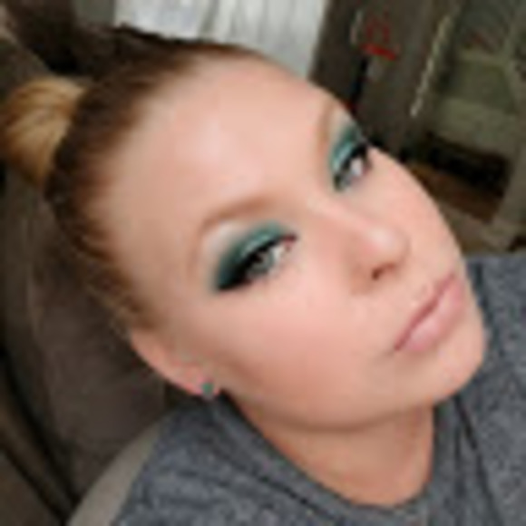 Profile Picture of Sarah Cotten (@silentdz) on Poshmark