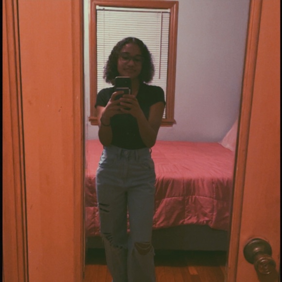 Profile Picture of Alia Seavers (@seaversalia3) on Poshmark