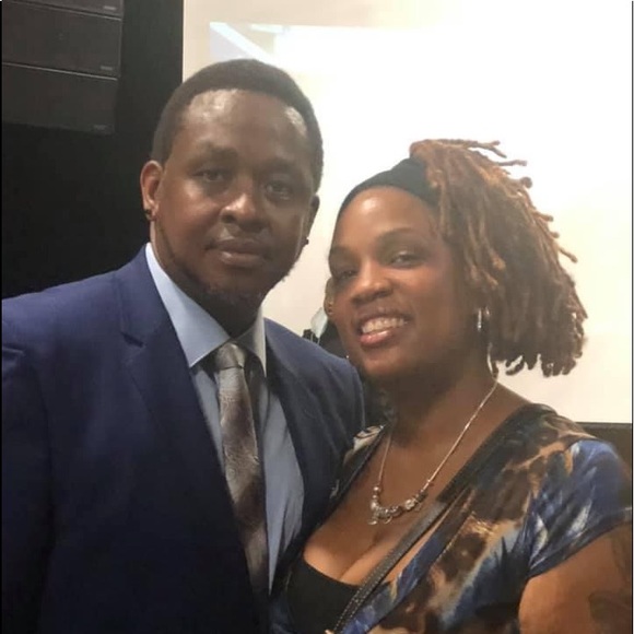 Profile Picture of Jerrina Roundtree (@jerrinartree) on Poshmark