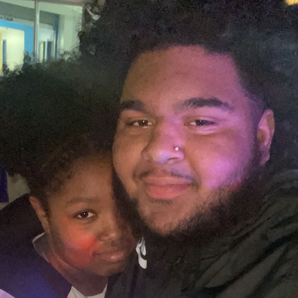 Profile Picture of Chris Vestal (@chris_vestal) on Poshmark