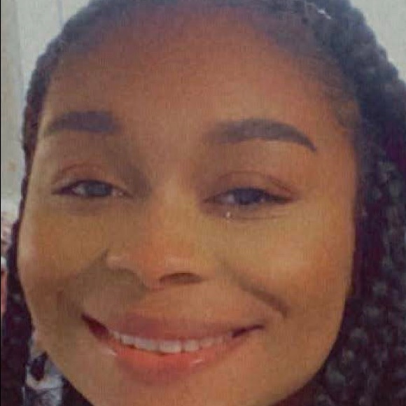 Profile Picture of Priea Obard (@prieaa) on Poshmark