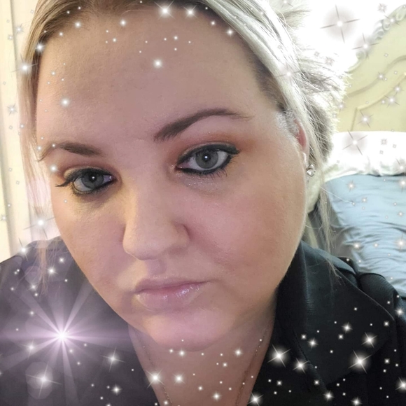 Profile Picture of Amanda Solorio (@laquera123) on Poshmark