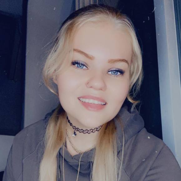 Profile Picture of Kim Arasimowicz (@kim_1216) on Poshmark