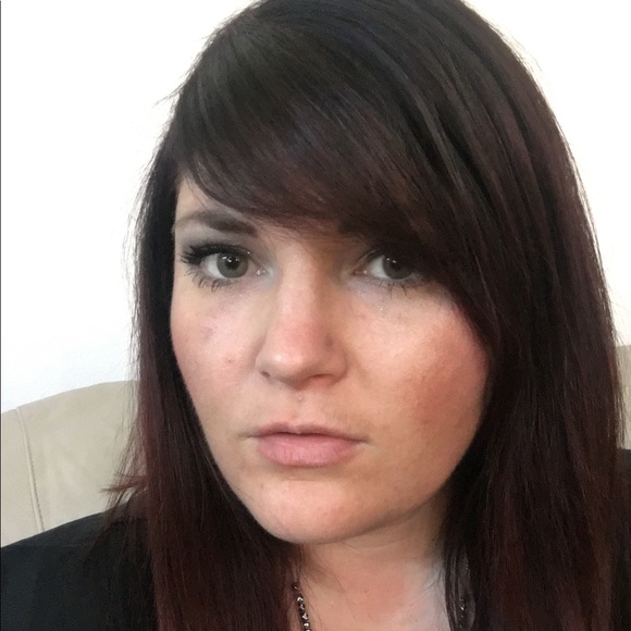 Profile Picture of Ali Ennenga (@aennenga) on Poshmark