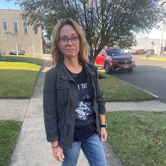 Profile Picture of Paula Nowling (@paulanowling75) on Poshmark