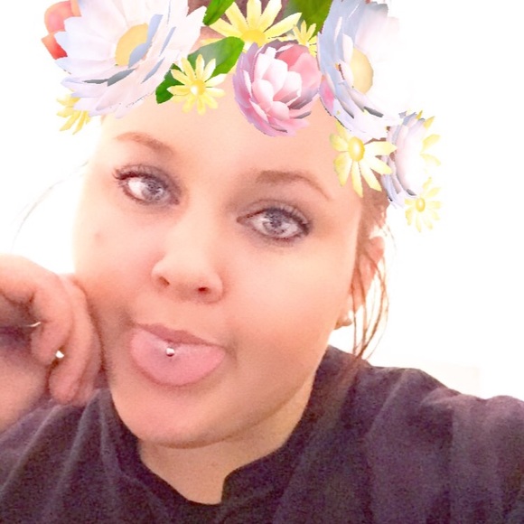 Profile Picture of Megan Potts (@megnicolep17) on Poshmark