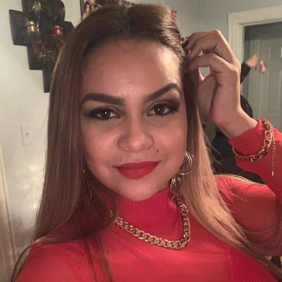 Profile Picture of Johana Candelaria (@johana1109) on Poshmark