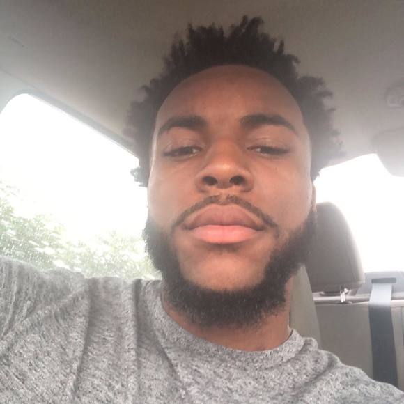 Profile Picture of Kaylan Davis (@kaylandavis89) on Poshmark
