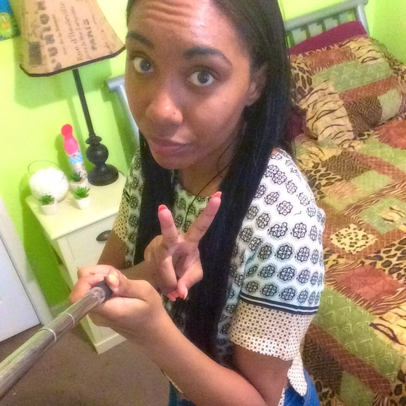 Profile Picture of Sydney Tircuit (@sydneytircuit) on Poshmark