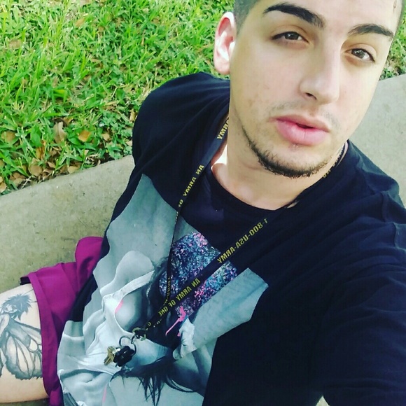 Profile Picture of Jay Muxo (@j152) on Poshmark