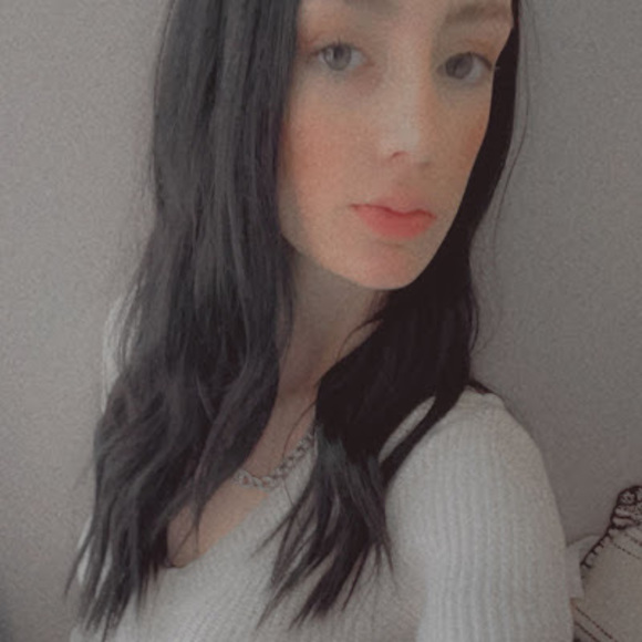 Profile Picture of Kylie Faultner (@kfaultner) on Poshmark