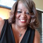 Profile Picture of Robin Allen (@robinwriter) on Instagram