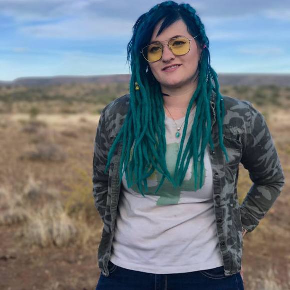 Profile Picture of Lauren Paliwoda (@brains7832) on Poshmark