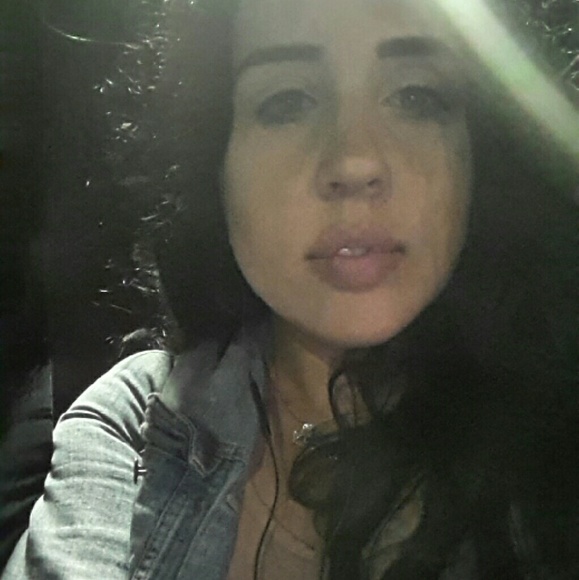 Profile Picture of Angelina Dimonda (@angiejd611) on Poshmark