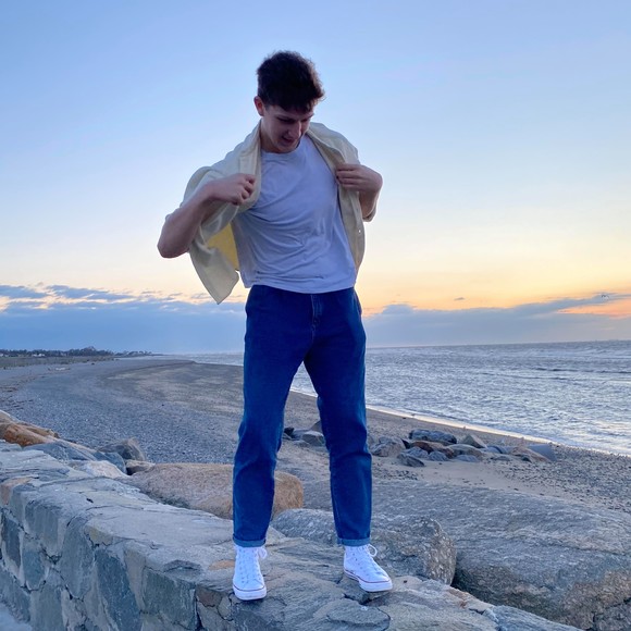 Profile Picture of Elliot Fetchin (@elliotfetchin) on Poshmark