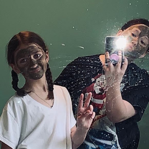 Eva Wilder - Poshmark Profile Picture of Eva Wilder (@ehalaga1234) on Poshmark