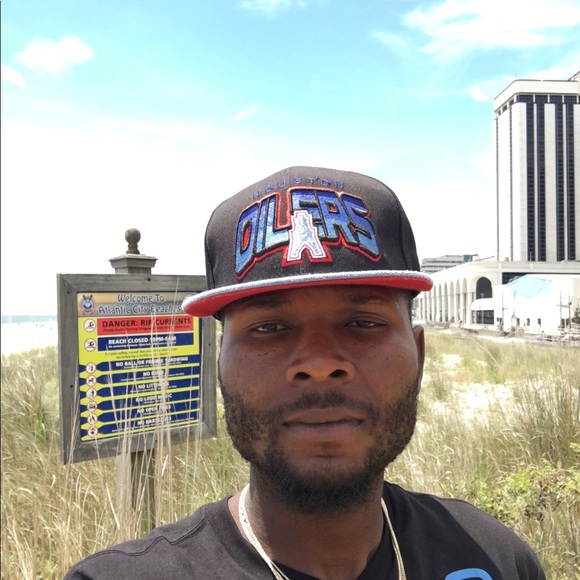 Profile Picture of Cedric Camby (@cedriccamby) on Poshmark