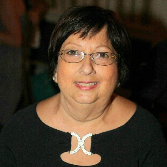 Profile Picture of Sharon Auker (@sauker) on Poshmark