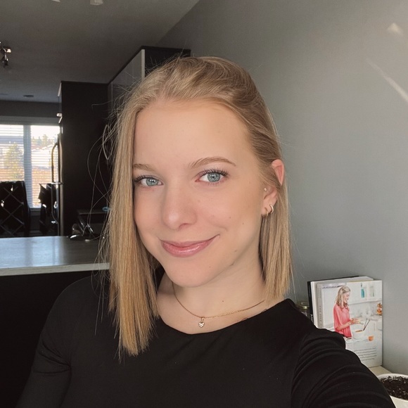Profile Picture of Kim Downing (@kimdowning06) on Poshmark