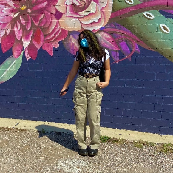 Profile Picture of Lara Lavinsky (@laralavinsky) on Poshmark