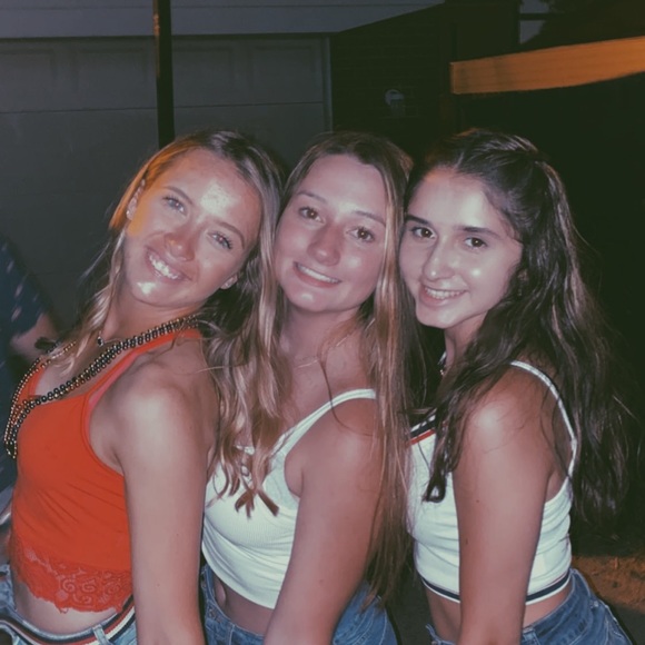 Profile Picture of Fiona Sjostrom (@fsjostrom) on Poshmark