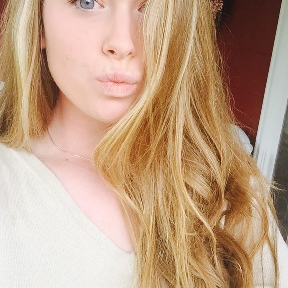 Profile Picture of Kelsey Blackley (@kelssmae) on Poshmark