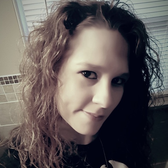 Profile Picture of Jamie Roux (@jamielynn0378) on Poshmark
