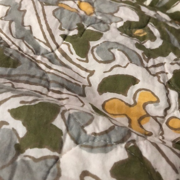 Profile Picture of Amanda Clifford (@amandapcliff) on Poshmark