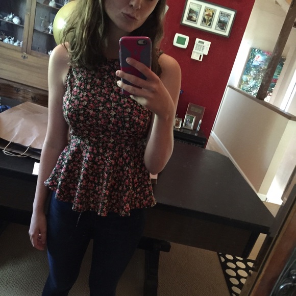 Tara Branine - Poshmark Profile Picture of Tara Branine (@tbra9) on Poshmark