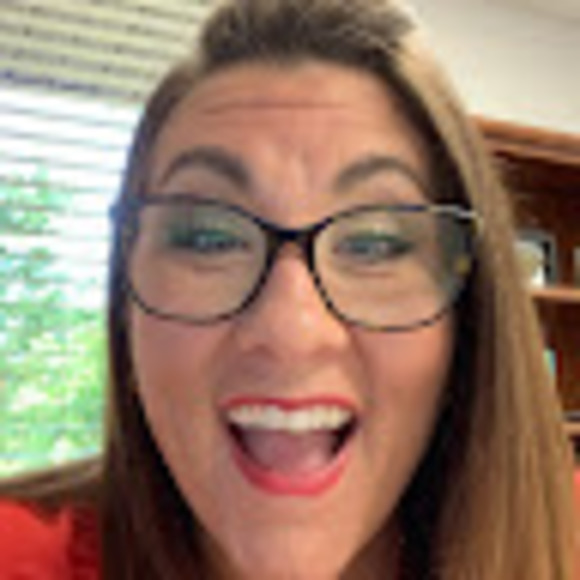 Profile Picture of Keri Cimarolli (@kericimarolli) on Poshmark