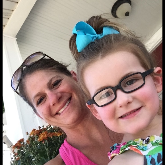 Profile Picture of Christy Schakel (@snyderchr) on Poshmark