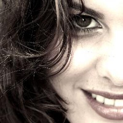 Profile Picture of Amanda Albuquerque (@amandamelody) on Twitter