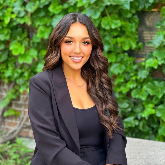 Profile Picture of Cassandra Harvey (@cassandrahar282) on Poshmark