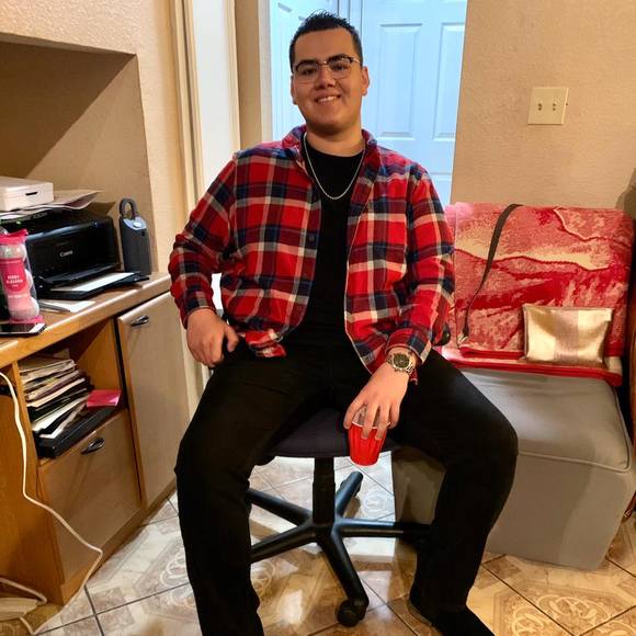 Profile Picture of Octavio Vargas (@octaviovargas40) on Poshmark