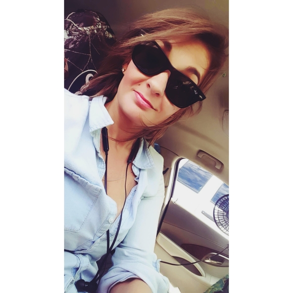 Profile Picture of Cassandra Ward (@cassandrawar740) on Poshmark