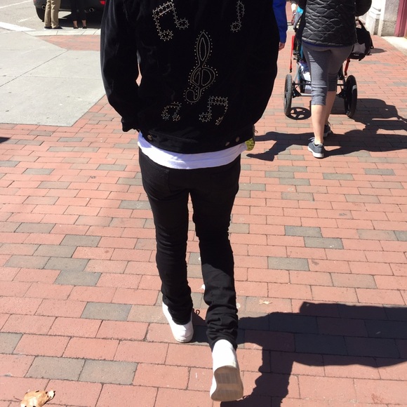 Profile Picture of Mark Wan (@hesapig) on Poshmark