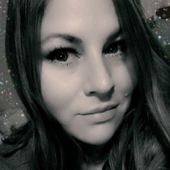 Profile Picture of Averley Acorn (@averleydawn) on Poshmark