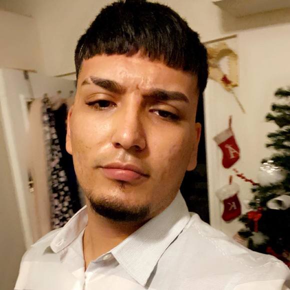 Profile Picture of Carlos Perez (@karlooz_28) on Poshmark