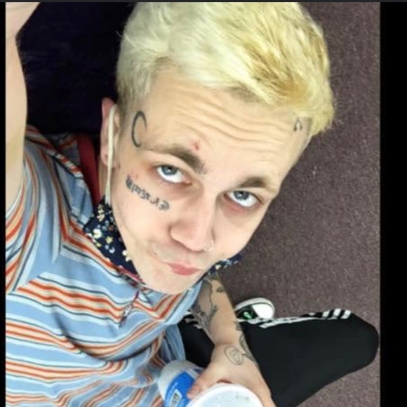 Profile Picture of Aaron Bobaron (@hahasynfax) on Poshmark