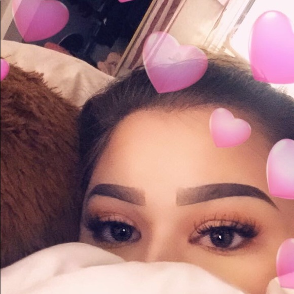 Profile Picture of Zayna Pingo (@zpingo) on Poshmark