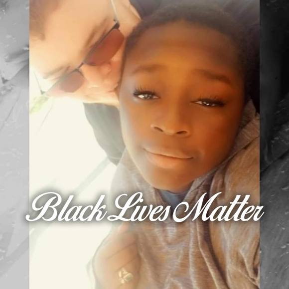 Profile Picture of Miranda Lineaweaver (@loganwold44) on Poshmark