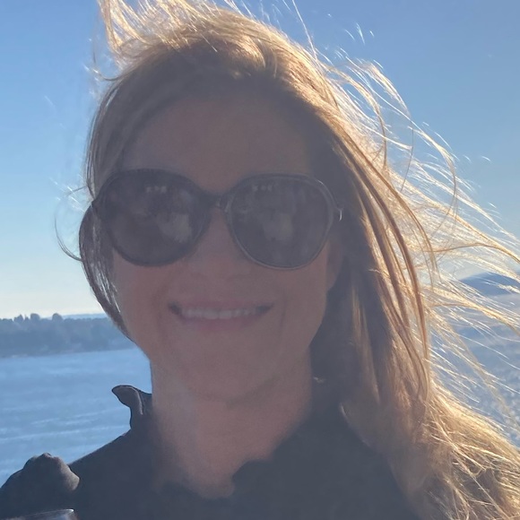 Profile Picture of J Lisak (@jmbjml) on Poshmark