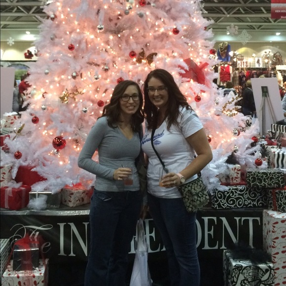 Profile Picture of Sarah Braet (@skmiller13) on Poshmark