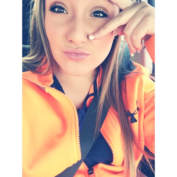 Profile Picture of Desiree Deitrick (@ddeitrickkk) on Poshmark