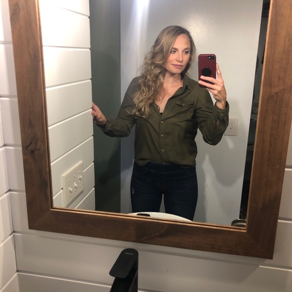 Profile Picture of Jessica Emory (@jessica_emory) on Poshmark