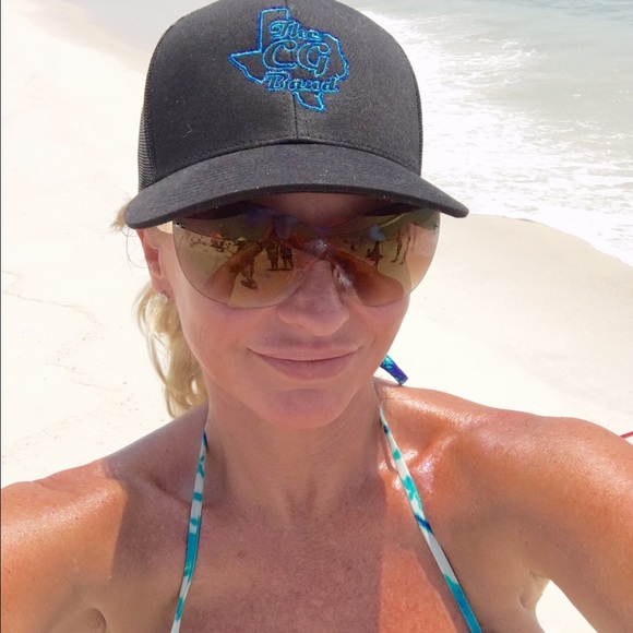 Profile Picture of Debbie Arbury (@darbury) on Poshmark